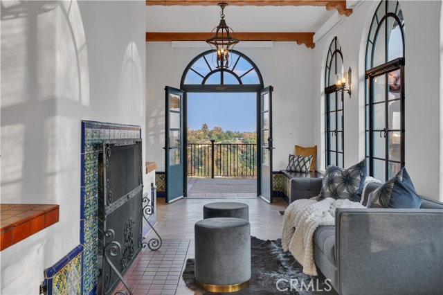 1812 Linda Vista Avenue, Pasadena CA: https://media.crmls.org/medias/fc38954b-eb10-4821-8290-3fa3c2c40e58.jpg