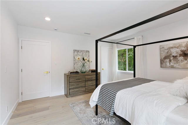 Detail Gallery Image 26 of 51 For 3900 Benedict Canyon Dr, Sherman Oaks,  CA 91423 - 3 Beds | 4 Baths
