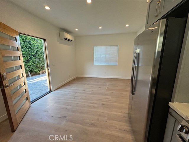 Detail Gallery Image 5 of 10 For 6427 Nagle, Van Nuys,  CA 91401 - 1 Beds | 1 Baths