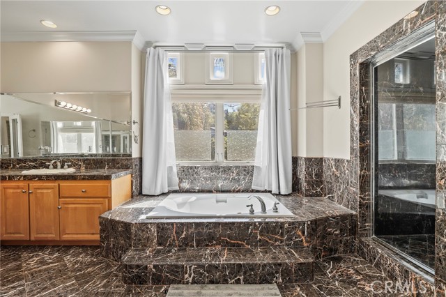 Detail Gallery Image 38 of 59 For 14659 Valley Vista, Sherman Oaks,  CA 91403 - 5 Beds | 4/1 Baths