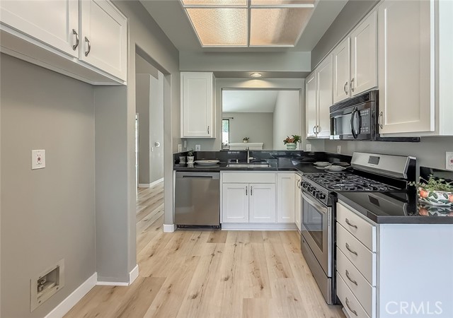 4766 Taranto Way, Oak Park CA: https://media.crmls.org/medias/fc394a7f-c2b8-4897-aa7d-e7845936bdc0.jpg