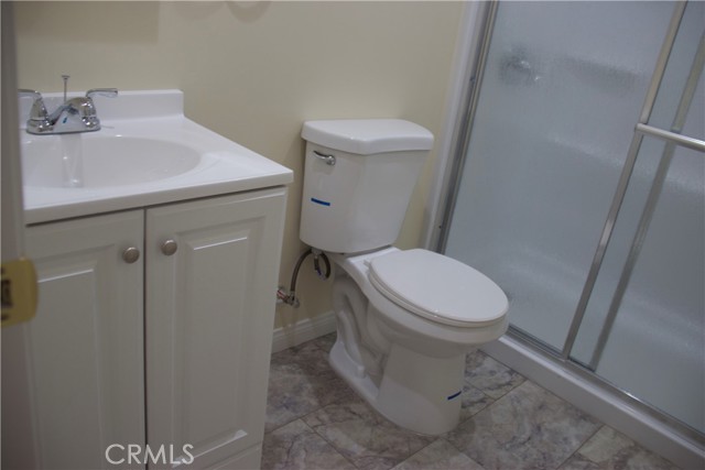 Detail Gallery Image 3 of 5 For 372 55th #1/4,  Los Angeles,  CA 90011 - 2 Beds | 1 Baths