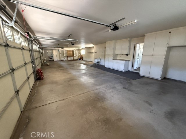 https://media.crmls.org/medias/fc39e93a-8a66-4af2-b3f9-368aae26ef1c.jpg?preset=X-Large