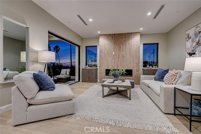 641 Gertruda Avenue, Redondo Beach, California 90277, 5 Bedrooms Bedrooms, ,5 BathroomsBathrooms,Residential,For Sale,Gertruda,SB25224574