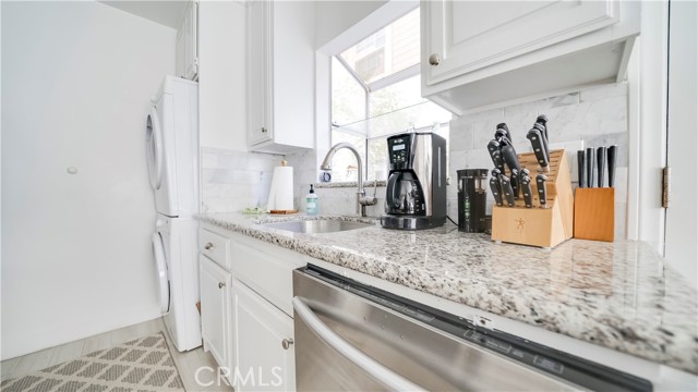 400 17th Street, Manhattan Beach, California 90266, 4 Bedrooms Bedrooms, ,2 BathroomsBathrooms,Residential,Sold,17th,SB21119391