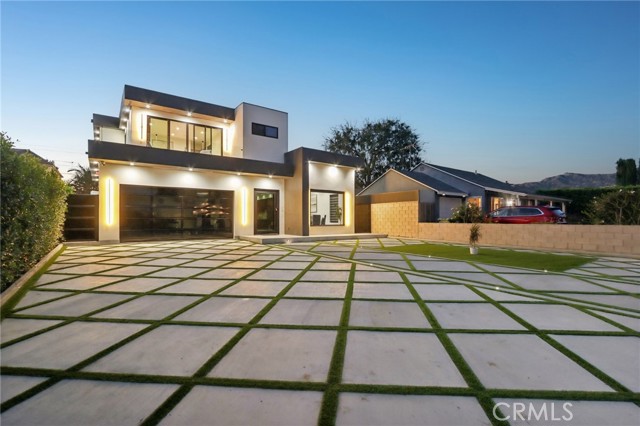 Detail Gallery Image 2 of 61 For 2227 N Lamer St, Burbank,  CA 91504 - 4 Beds | 4/1 Baths