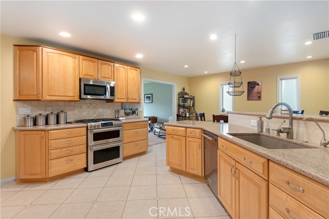 371 Dunsmuir Avenue photo 8