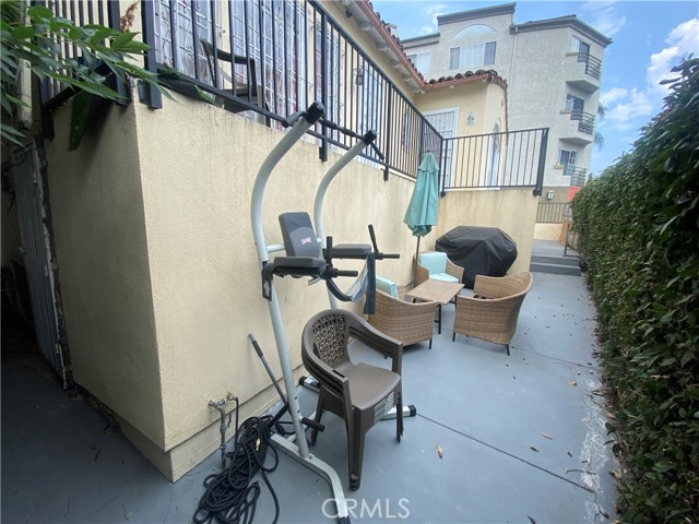 Detail Gallery Image 18 of 18 For 2338 N Cahuenga Bld, Los Angeles,  CA 90068 - 2 Beds | 1 Baths