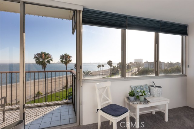 2999 E Ocean Blvd, Long Beach CA: https://media.crmls.org/medias/fc3d168e-e5a2-4f77-8571-dbaed6d5770b.jpg