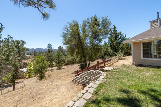 45544 Pine River Road, Ahwahnee CA: https://media.crmls.org/medias/fc3dea00-6e92-4f35-8130-f7e8574d68b2.jpg