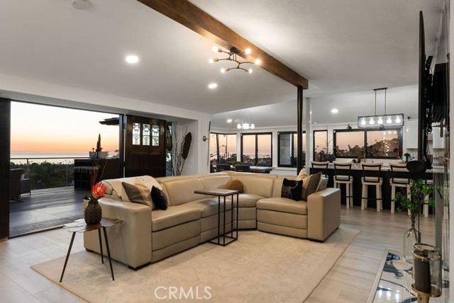 Detail Gallery Image 6 of 51 For 126 Avenida Trieste, San Clemente,  CA 92672 - 4 Beds | 4/1 Baths