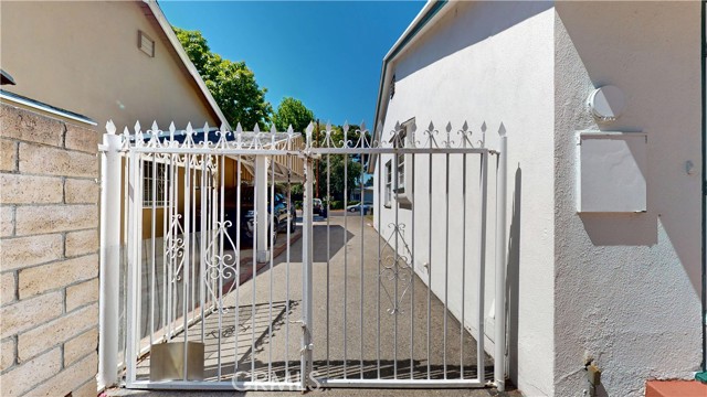 13322 Valleyheart N Drive, Sherman Oaks CA: https://media.crmls.org/medias/fc3e19d2-74c4-48fe-bdc2-b9505840ad64.jpg