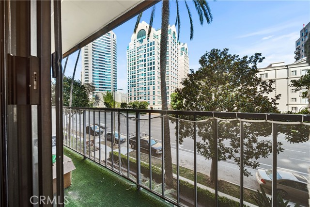 Detail Gallery Image 19 of 31 For 10535 Wilshire Bld #D01,  Los Angeles,  CA 90024 - 2 Beds | 2 Baths