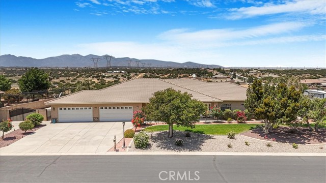 6940 Oak Vista Lane, Oak Hills CA: https://media.crmls.org/medias/fc3eab11-5a50-4f3b-9b38-9a1d44f1737b.jpg