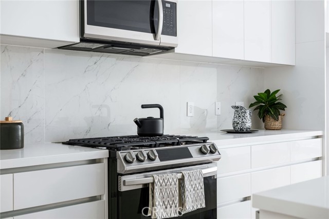 118 Astronaut Ellison S Onizuka Street, Los Angeles CA: https://media.crmls.org/medias/fc3f8e59-3b02-4eb5-b92d-2166998d5587.jpg