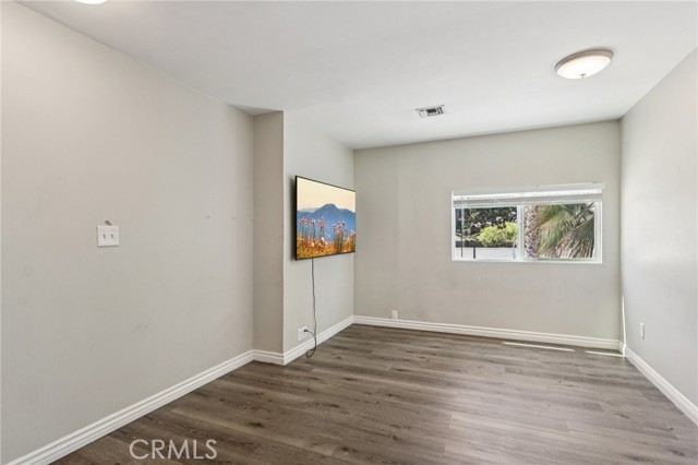 Detail Gallery Image 16 of 51 For 17043 Celtic St, Granada Hills,  CA 91344 - 4 Beds | 3 Baths