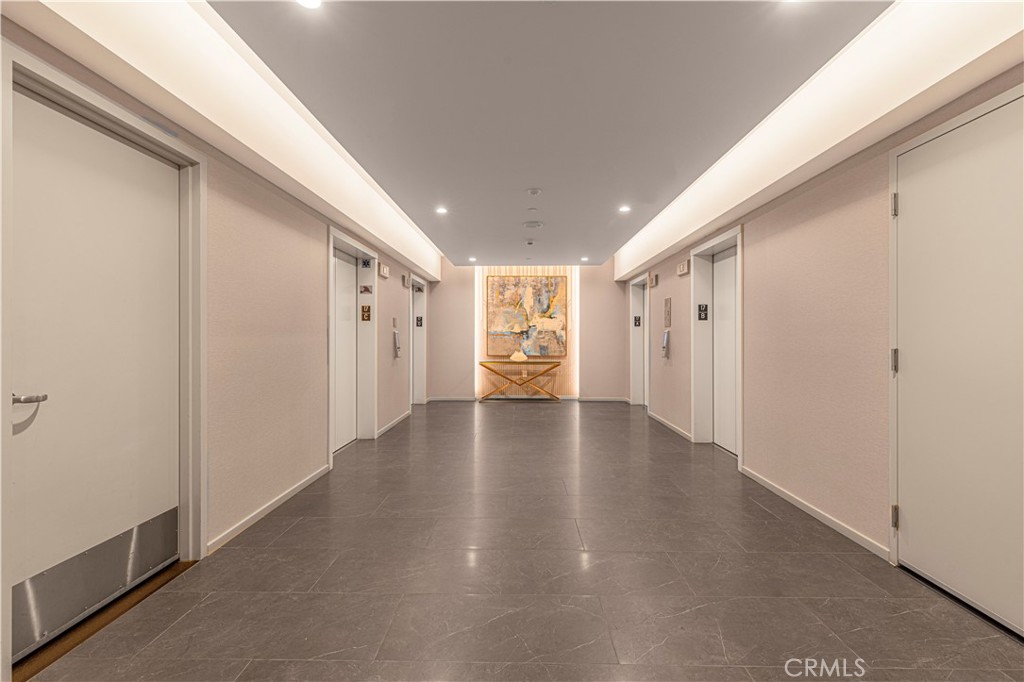 https://media.crmls.org/medias/fc410981-6ffd-4424-8030-c488dedc4151.jpg?preset=X-Large