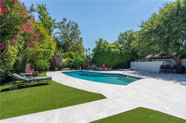 Detail Gallery Image 5 of 46 For 19308 Lemarsh St, Northridge,  CA 91324 - 4 Beds | 3 Baths
