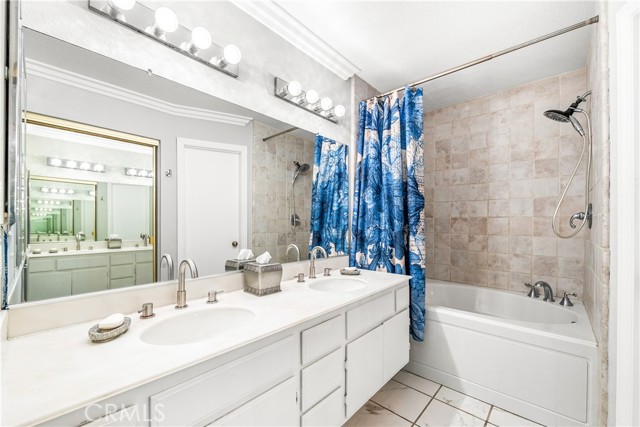 18972 Singingwood Circle, Trabuco Canyon CA: https://media.crmls.org/medias/fc416b7f-c505-4e69-bfbb-0656ad110c28.jpg