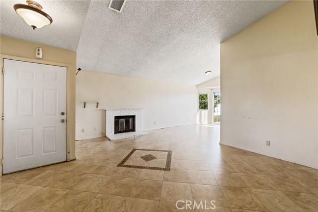 Detail Gallery Image 4 of 32 For 13898 Red Mahogany, Moreno Valley,  CA 92553 - 2 Beds | 2 Baths