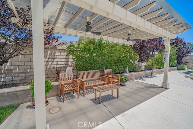 22348 Driftwood Court, Saugus CA: https://media.crmls.org/medias/fc42a697-d7c5-4586-a7ff-5eff0a7238d0.jpg