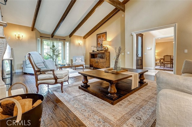 Detail Gallery Image 12 of 65 For 4751 Topeka Dr, Tarzana,  CA 91356 - 5 Beds | 6 Baths