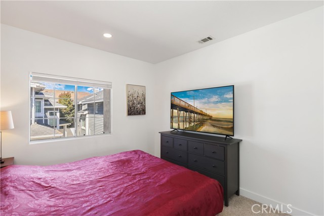 Detail Gallery Image 32 of 51 For 2421 E 16th #1,  Newport Beach,  CA 92663 - 4 Beds | 2/1 Baths