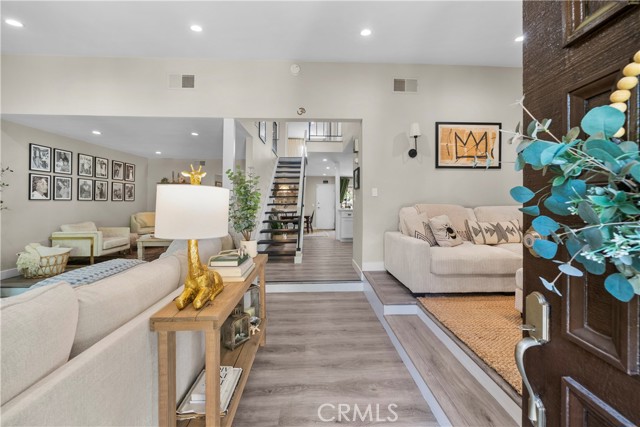 Detail Gallery Image 6 of 45 For 10214 Larwin Ave #3,  Chatsworth,  CA 91311 - 4 Beds | 3 Baths