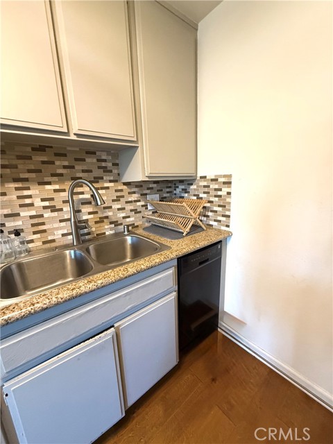 Detail Gallery Image 15 of 31 For 5870 Benner St #204,  Los Angeles,  CA 90042 - 2 Beds | 2 Baths