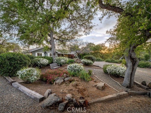 41797 River Knolls Way, Coarsegold CA: https://media.crmls.org/medias/fc449b3c-a832-4409-8600-f3e08508f968.jpg