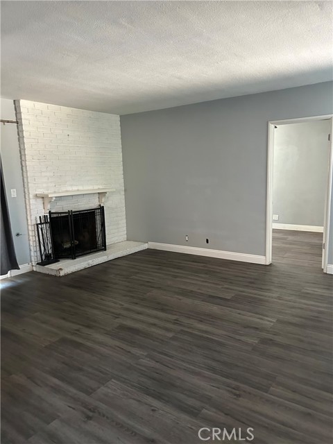 Detail Gallery Image 2 of 8 For 1015 N Roanne Pl, Anaheim,  CA 92801 - 4 Beds | 2 Baths