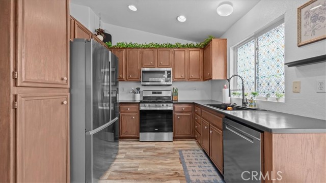 Detail Gallery Image 13 of 37 For 22125 Country Hills Dr, Wildomar,  CA 92595 - 3 Beds | 2 Baths