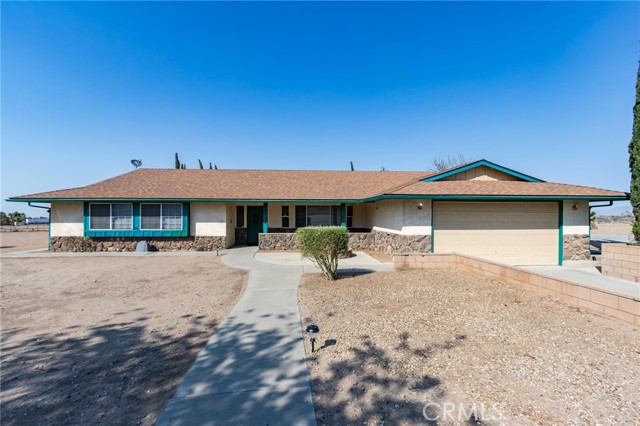 10731 Anaconda Avenue, Oak Hills CA: https://media.crmls.org/medias/fc45e7d0-f572-49e1-9d1f-e910cfd0c3c1.jpg