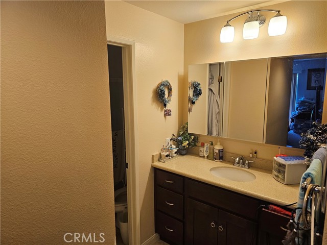 Detail Gallery Image 9 of 33 For 15792 Midwood Dr #1,  Granada Hills,  CA 91344 - 4 Beds | 3 Baths