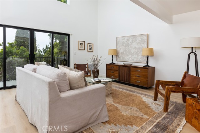 Detail Gallery Image 4 of 27 For 1661 Mohawk St, Los Angeles,  CA 90026 - 2 Beds | 2/1 Baths
