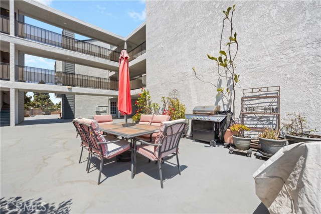 1919 E Beverly Way, Long Beach CA: https://media.crmls.org/medias/fc46ae5b-60ce-41f7-9701-82de36a9b661.jpg