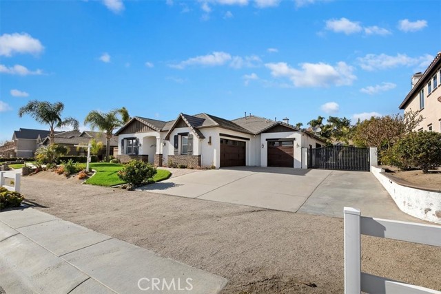 229 Oldenburg Lane, Norco CA: https://media.crmls.org/medias/fc46d1f6-f079-4913-8e77-e212de0ff1d7.jpg