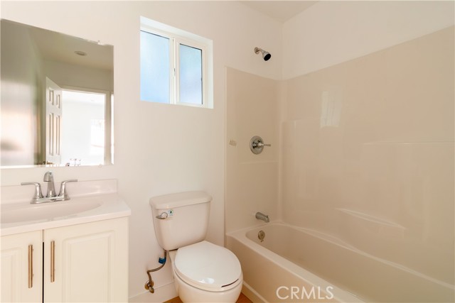 2123 Navarro Avenue, Altadena CA: https://media.crmls.org/medias/fc4726cc-82dd-4afd-8d37-3ca81fe292a5.jpg