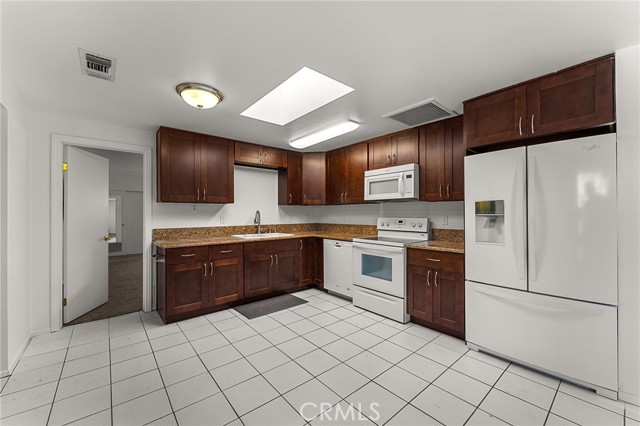 Detail Gallery Image 5 of 36 For 55689 Highland, Yucca Valley,  CA 92284 - 4 Beds | 3 Baths