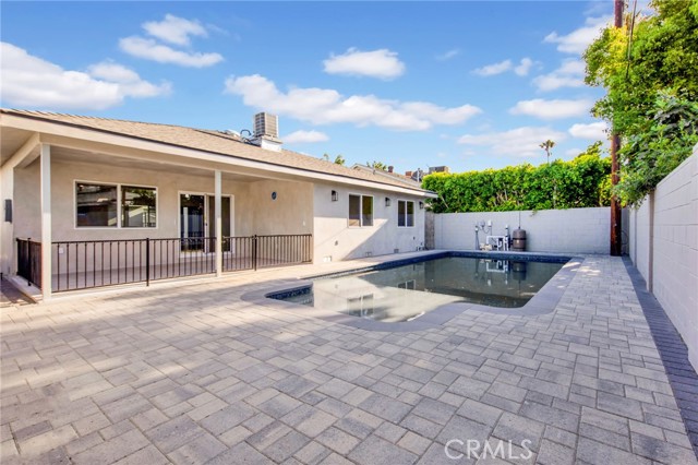 14625 Runnymede Street, Van Nuys CA: https://media.crmls.org/medias/fc4866bf-608f-4c74-99b9-5a9adffab8f1.jpg