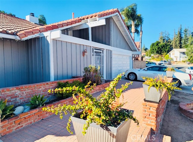Detail Gallery Image 1 of 28 For 10317 Steven Pl, Chatsworth,  CA 91311 - 4 Beds | 2/1 Baths