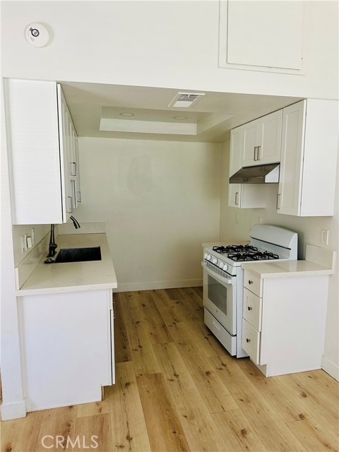 Detail Gallery Image 2 of 9 For 2380 Benidorm Cir, Corona,  CA 92879 - 2 Beds | 1/1 Baths