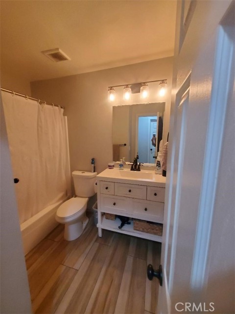 2431 12th Street, Riverside CA: https://media.crmls.org/medias/fc4a332c-5533-47f8-839c-fd8e36a6fd89.jpg