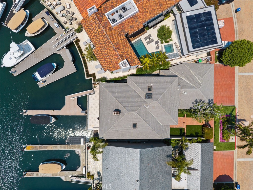 https://media.crmls.org/medias/fc4a7bf6-d383-4235-9619-d18e3b7ca8e5.jpg?preset=X-Large