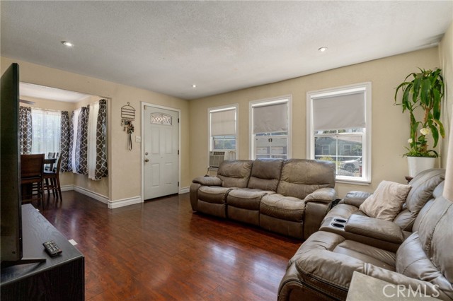 Detail Gallery Image 8 of 29 For 2025 N F St, San Bernardino,  CA 92405 - 2 Beds | 1 Baths