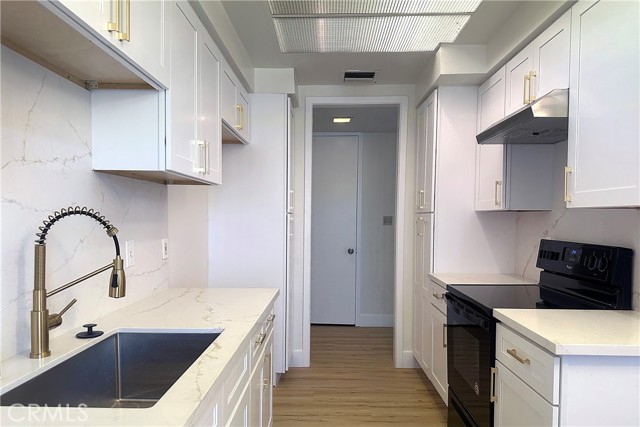 Detail Gallery Image 7 of 35 For 14530 Benefit #102,  Sherman Oaks,  CA 91403 - 2 Beds | 2 Baths