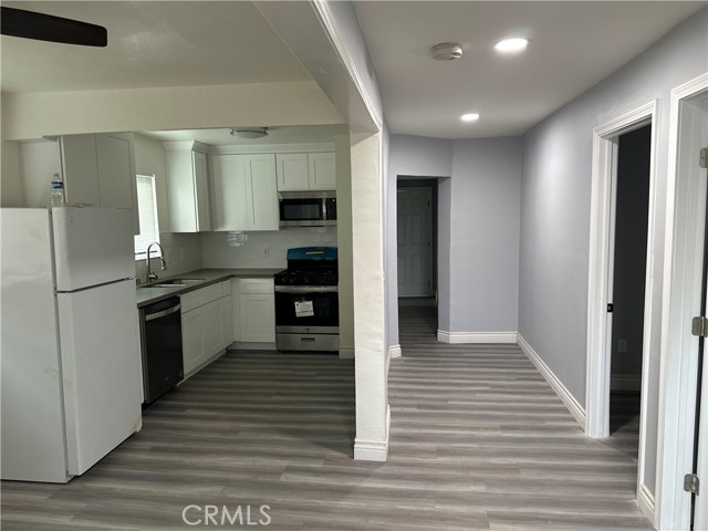 Detail Gallery Image 10 of 11 For 2161 Myrtle Ave, Long Beach,  CA 90806 - 4 Beds | 2 Baths