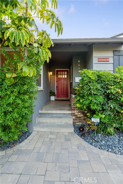 6115 Van Noord Avenue, Valley Glen CA: https://media.crmls.org/medias/fc4b4eb8-3248-4d7f-b7ef-c77b86136746.jpg