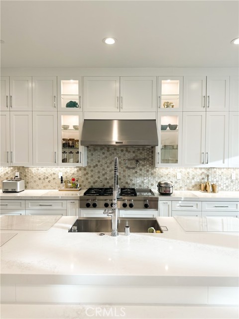 Detail Gallery Image 17 of 48 For 12039 Estrella Pl, Porter Ranch,  CA 91326 - 5 Beds | 5 Baths