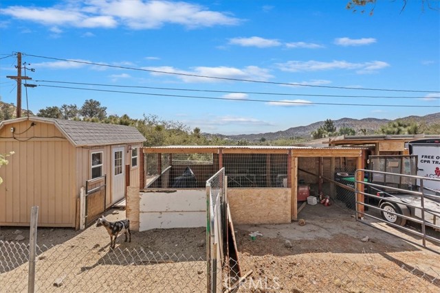 1946 Desert Front Road, Wrightwood CA: https://media.crmls.org/medias/fc4cae80-3bfe-459b-b1a9-a583a3a6a4d2.jpg